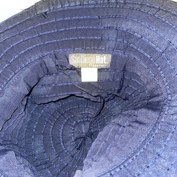 Basic blue hat - Picture 5 of 5